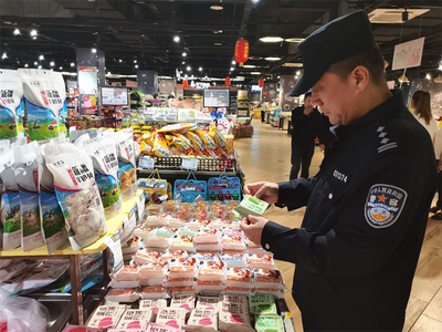 守护“舌尖”安全 共凝团圆味道——昌吉公安开展“中秋、国庆”节前食品安全检查